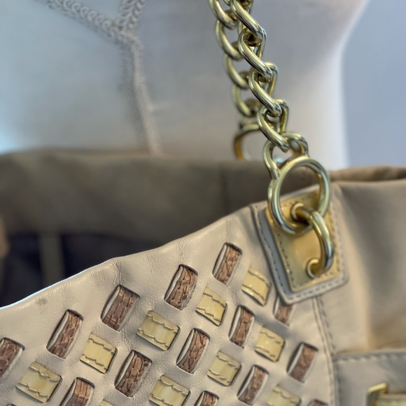 Coach handbag - worn a few times - Picture 6 of 10